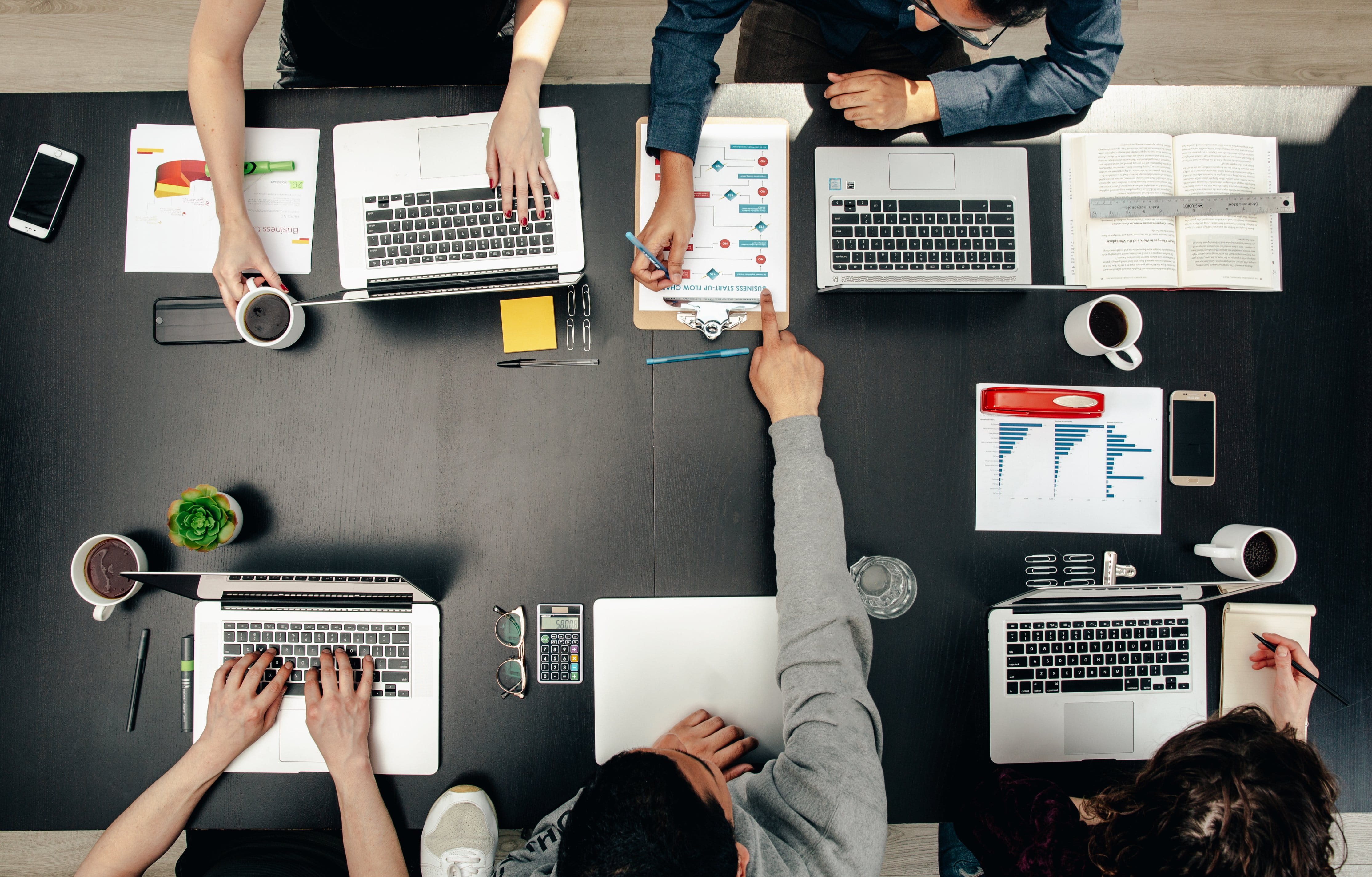 Employés commencent à revenir aux bureaux après la période du télétravail en France